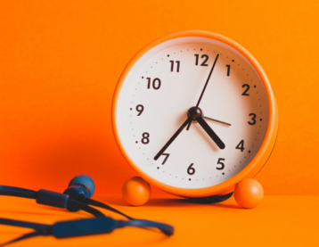 Slider Uhr mit orangem Hintergrund